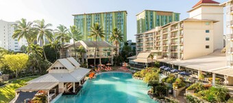 Novotel Cairns Oasis Resort