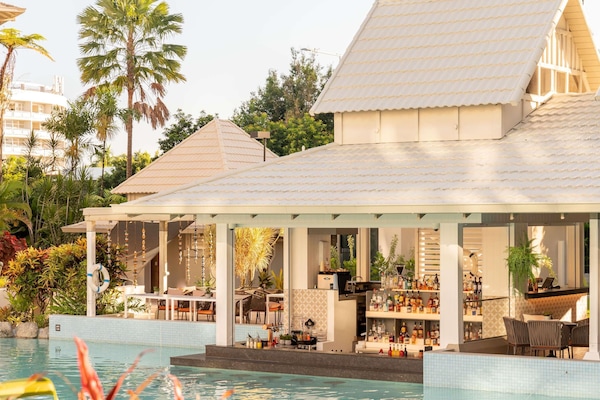 Outdoor pool, pool umbrellas, sun loungers