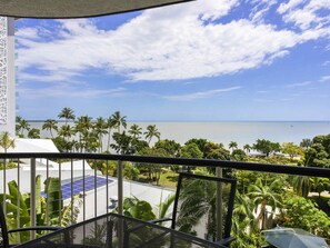 Iron/ironing board, cribs/infant beds, WiFi, bed sheets - BreakFree Royal Harbour (Cairns)