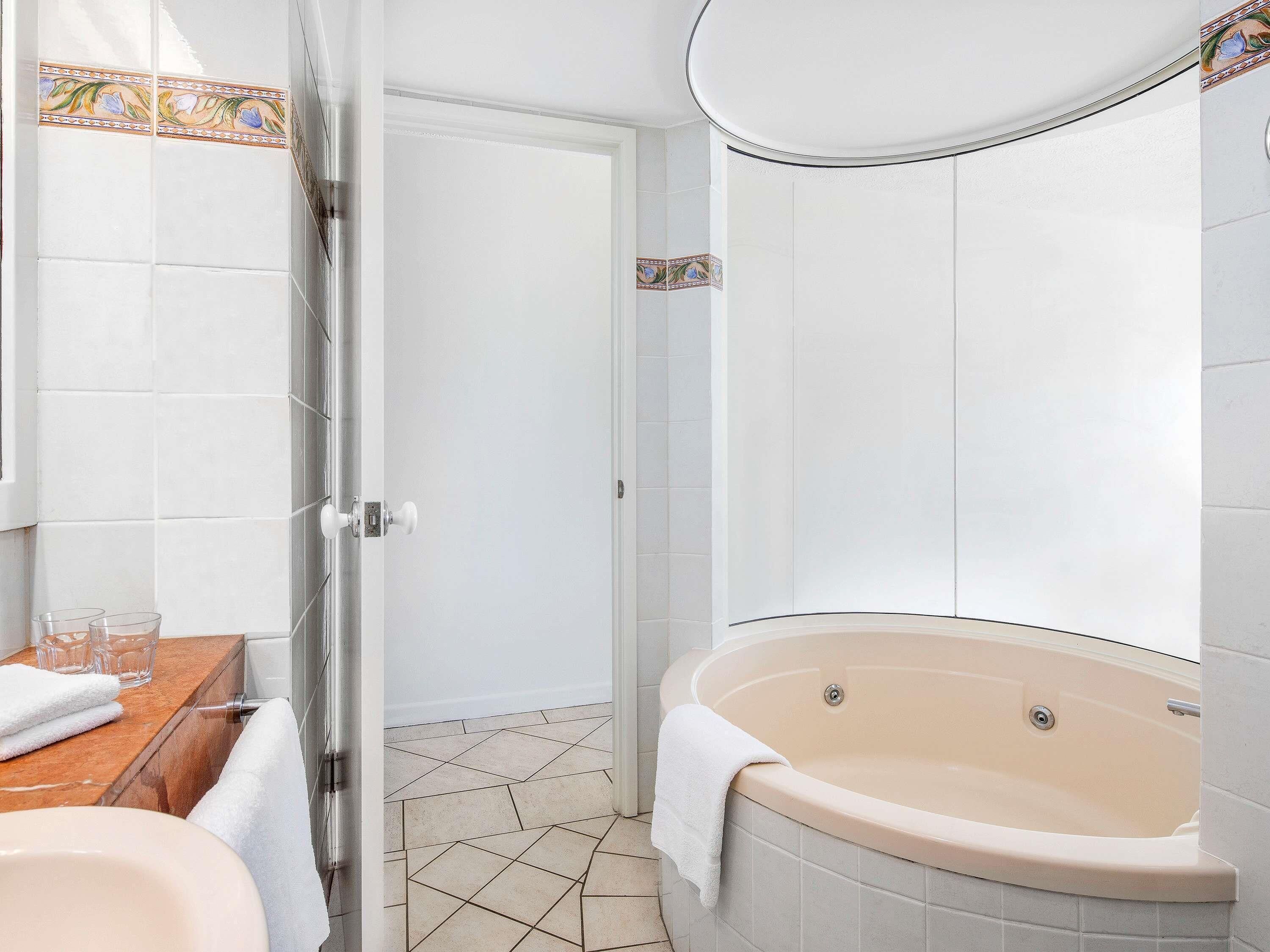 Room, 1 Bedroom (Ocean) | Iron/ironing board, cots/infant beds, WiFi, bed sheets