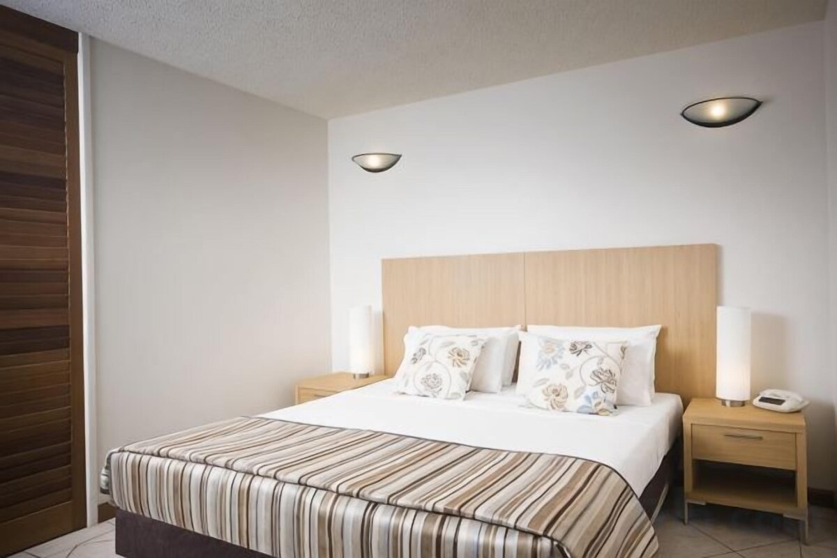 Iron/ironing board, cribs (surcharge), WiFi (surcharge), bed sheets