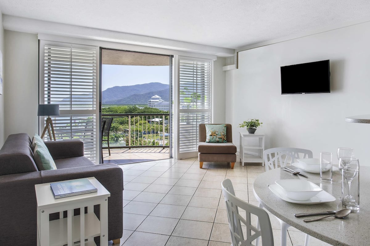 Room, 1 Bedroom (Ocean) | 1 bedroom, iron/ironing board, cribs/infant beds, WiFi