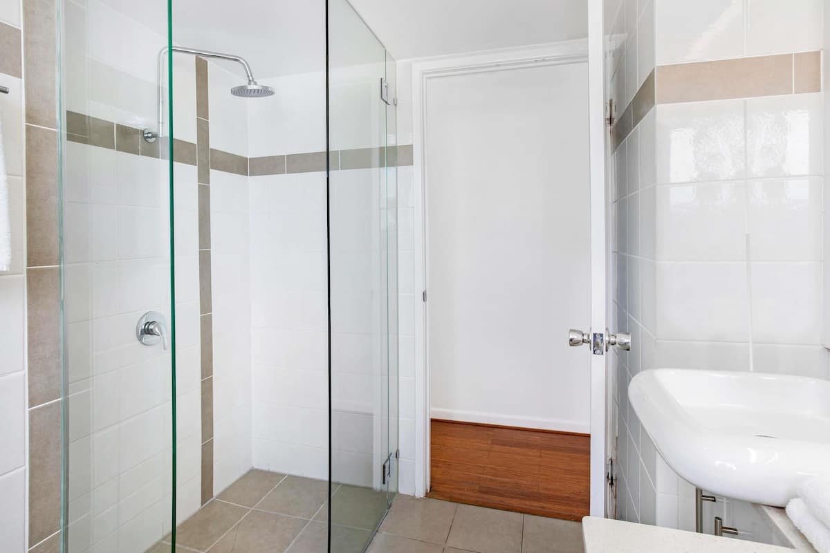 Habitació, 1 dormitori (Garden) | 1 dormitori, planxa i posts de planxar, bressols i wifi