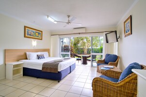 Tabla de planchar con plancha, wifi gratis y ropa de cama 