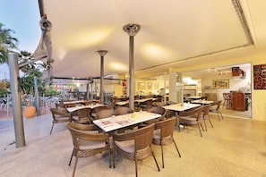 Daily full breakfast (AUD 27 per person)