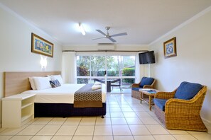 Studio Suite (Hibiscus) | Iron/ironing board, free WiFi, bed sheets