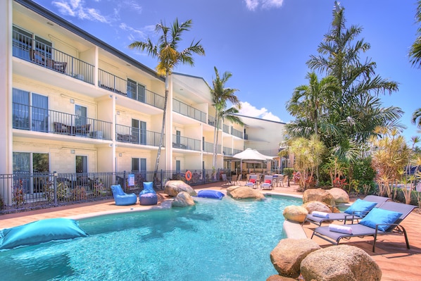 2 outdoor pools