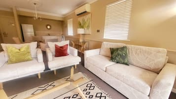 Executive Studio Suite | Living area | 28-cm TV with digital channels, toys