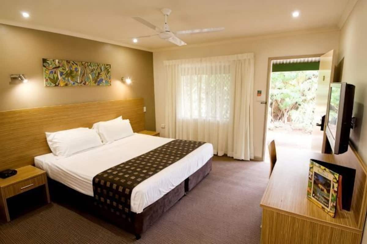 In-room safe, desk, iron/ironing board, free WiFi