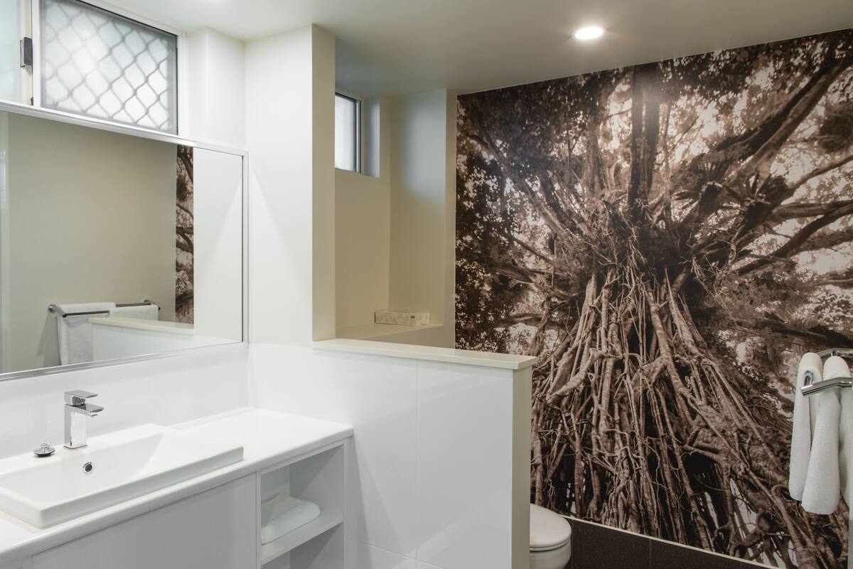 superior room | bathroom | free toiletries, hair dryer, towels