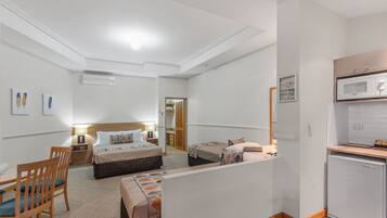 Classic Quadruple Room, Multiple Beds, Kitchenette