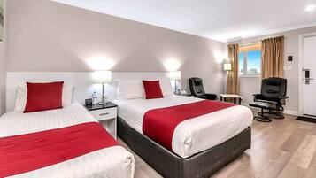 Standard 1 Queen 1 Single Non Smoking | Minibar, in-room safe, soundproofing, iron/ironing board