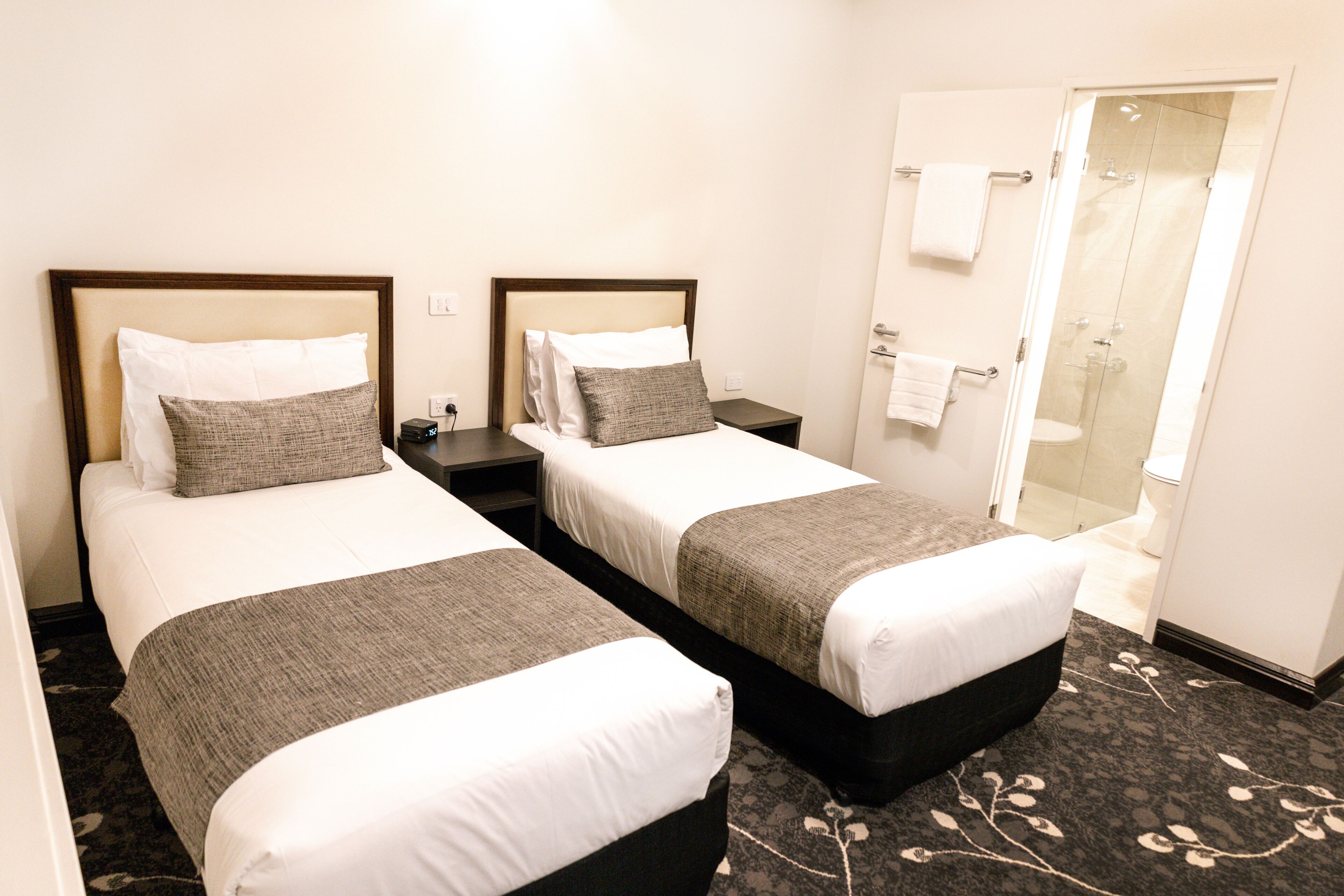 corporate twin singles | premium bedding, minibar, in-room safe, desk