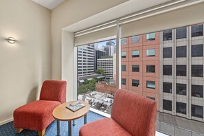 Quarto superior | 1 quarto, frigobar, escrivaninha, espaço de trabalho para notebook