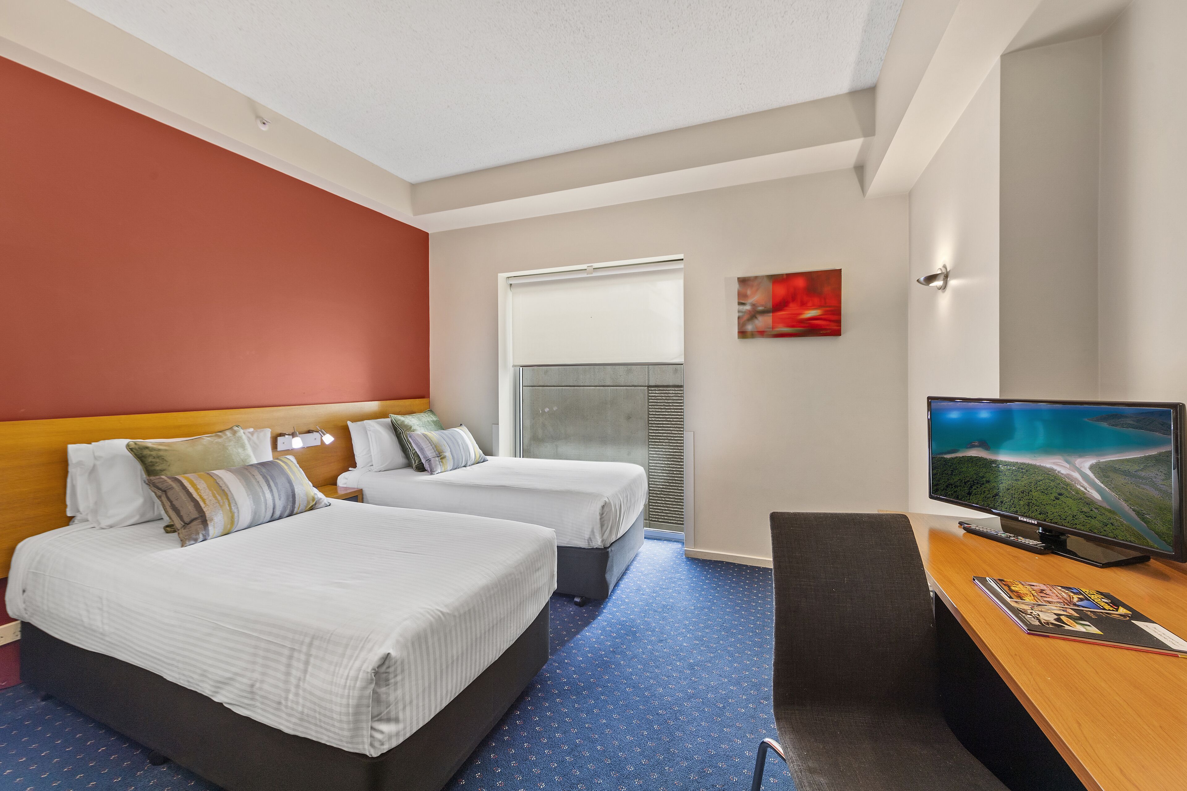 standard twin room | 1 bedroom, minibar, desk, laptop workspace