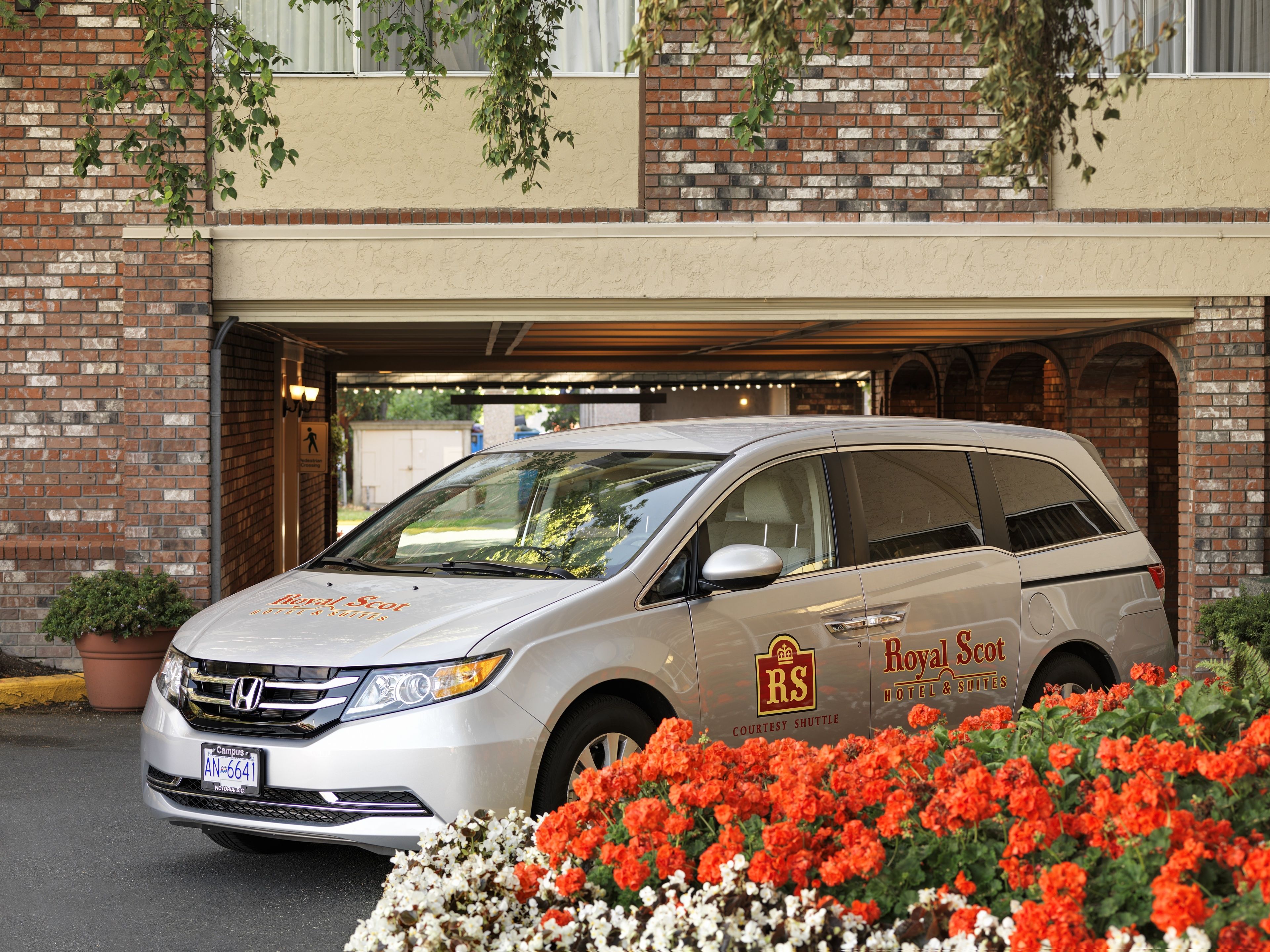 Photo - Royal Scot Hotel & Suites