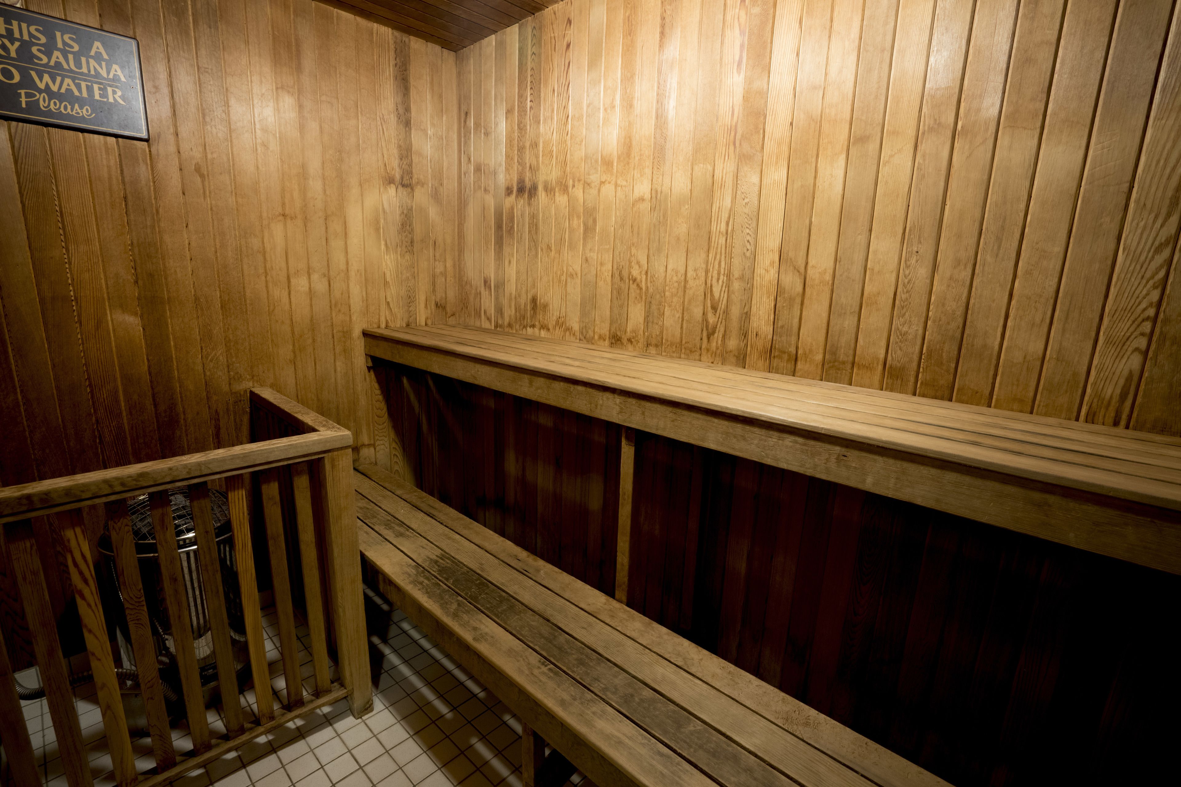 Photo - Royal Scot Hotel & Suites