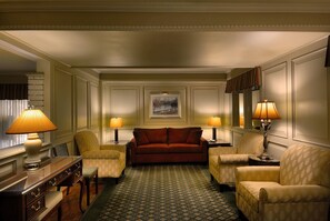 Lobby - Royal Scot Hotel & Suites, Trademark Collection by Wyndham (Victoria)