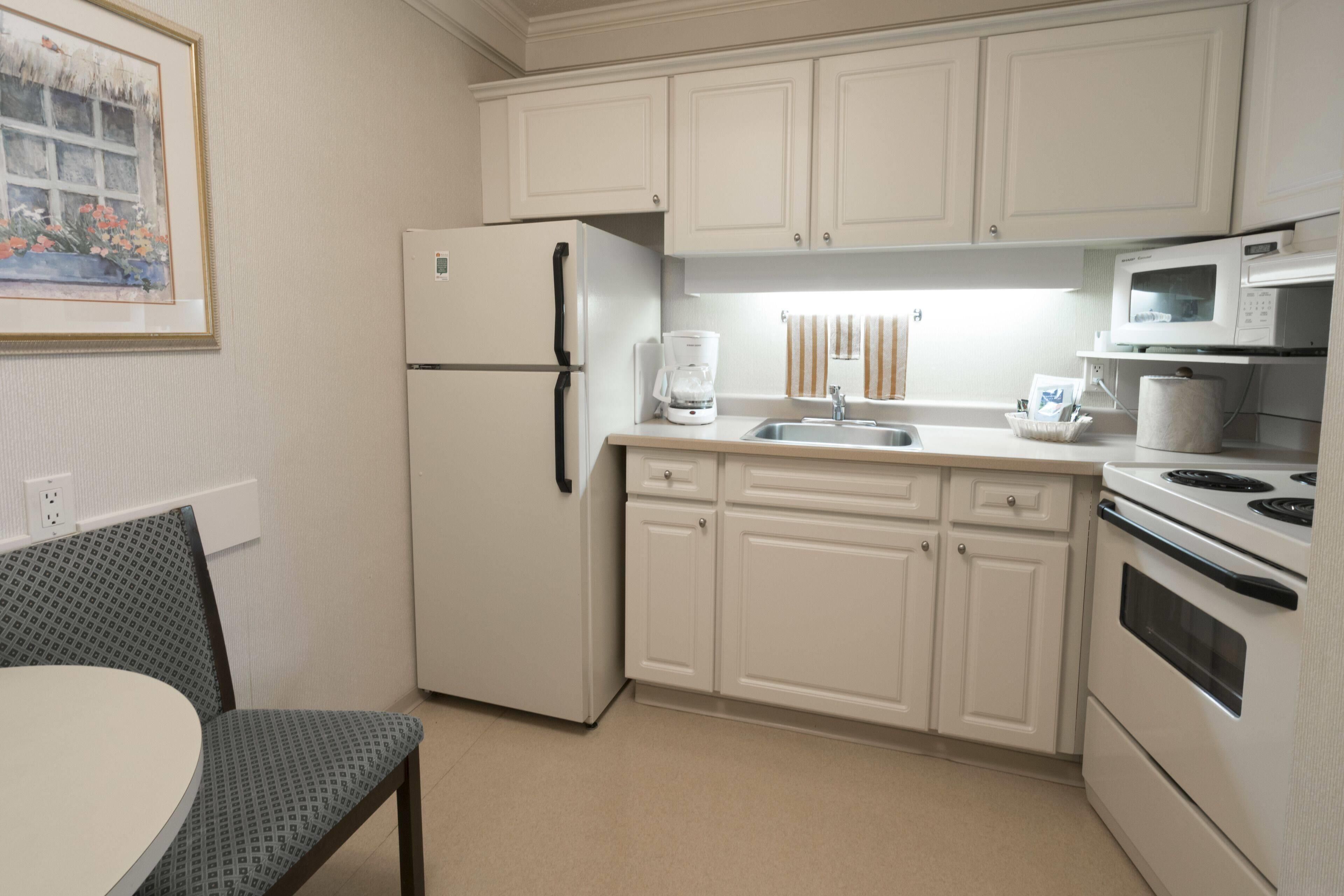 Suite studio, 1 très grand lit, non-fumeur | Lit avec matelas à plateau-coussin, coffre-fort