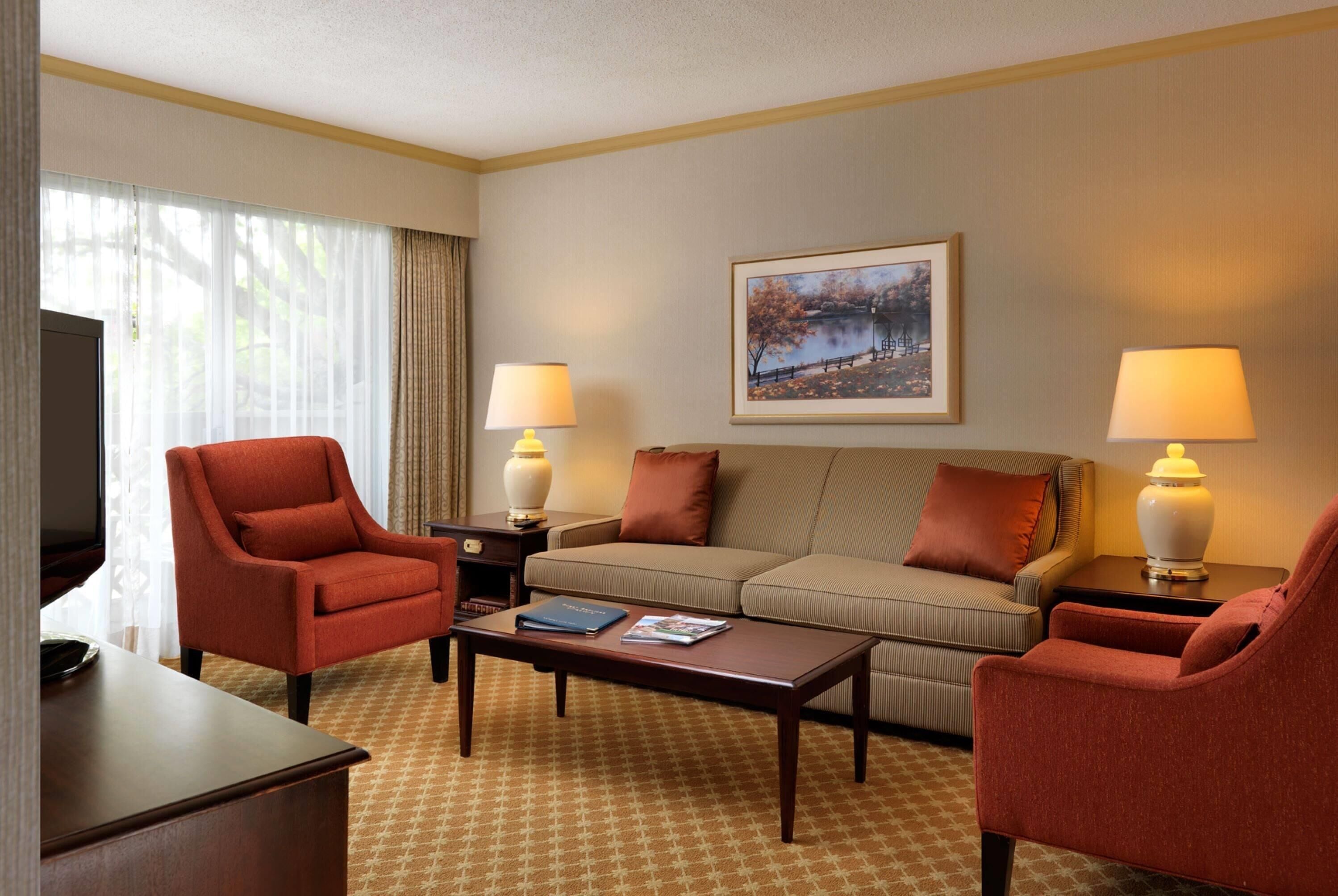 Suite, 1 très grand lit, non-fumeur | Lit avec matelas à plateau-coussin, coffre-fort