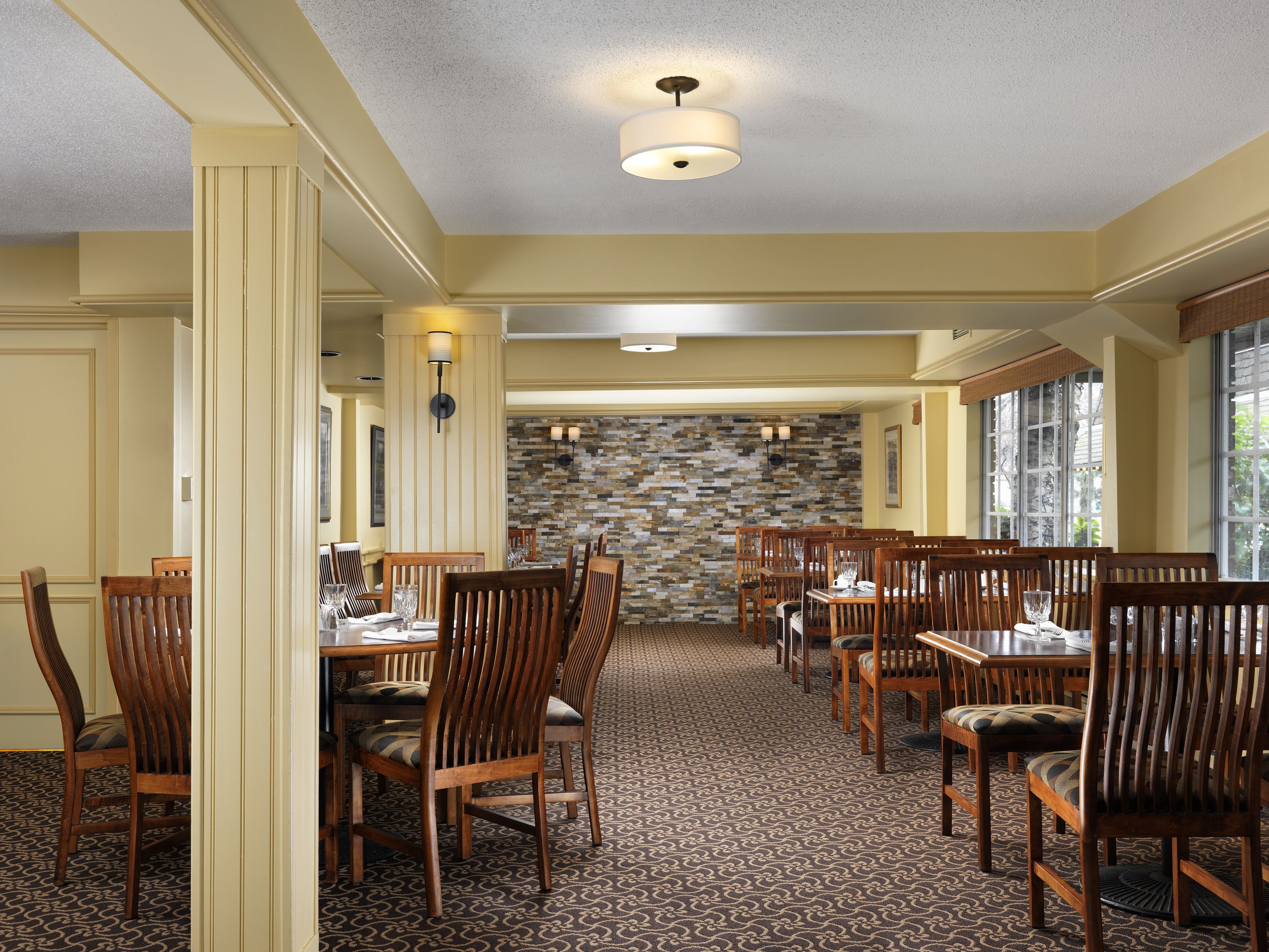 Photo - Royal Scot Hotel & Suites