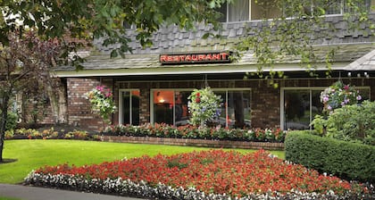 Royal Scot Hotel & Suites, Trademark Collection by Wyndham