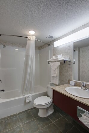 Standard Room, 1 Queen Bed | Bathroom | Combined shower/tub, free toiletries, hair dryer, towels