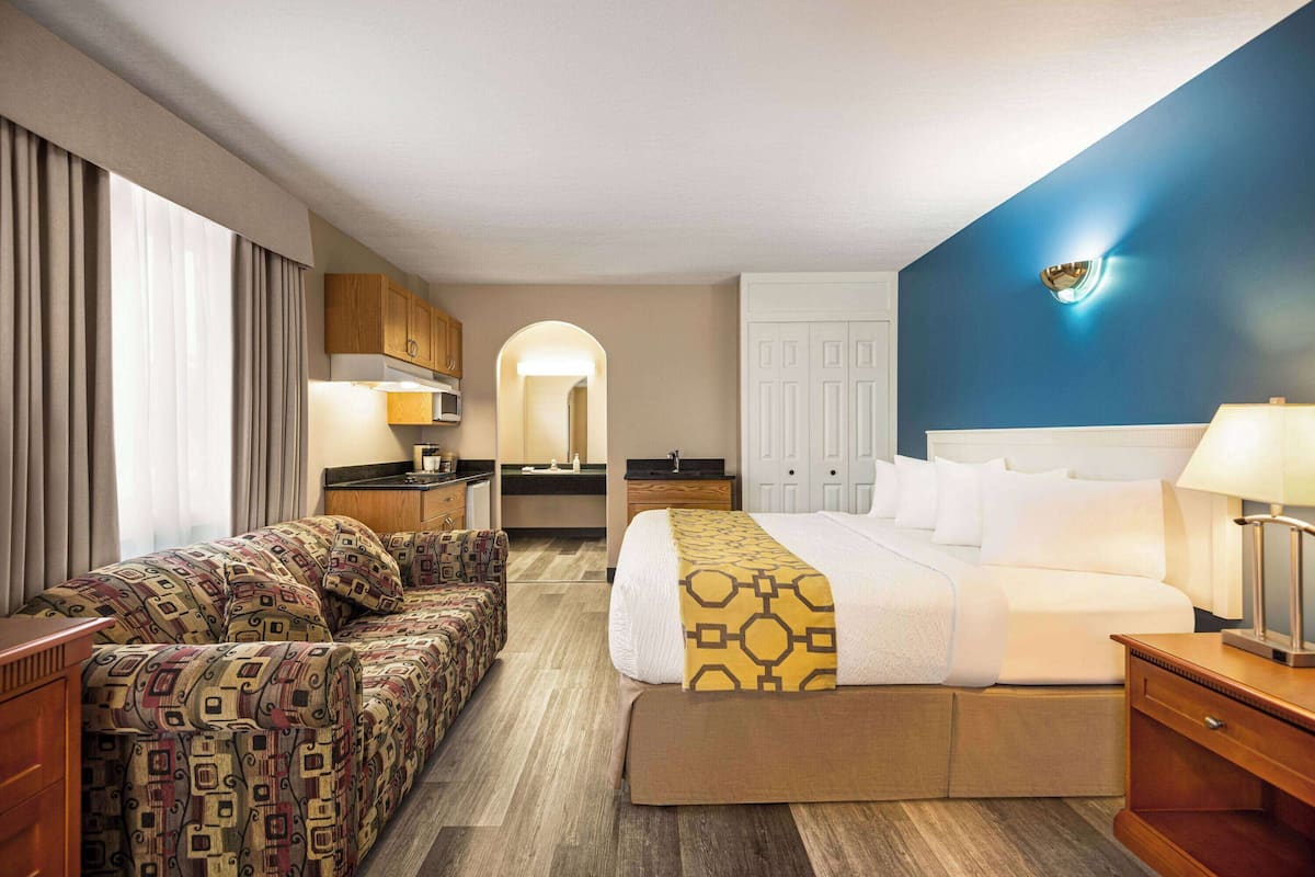 Suite, 1 King Bed, Non Smoking | Iron/ironing board, free WiFi