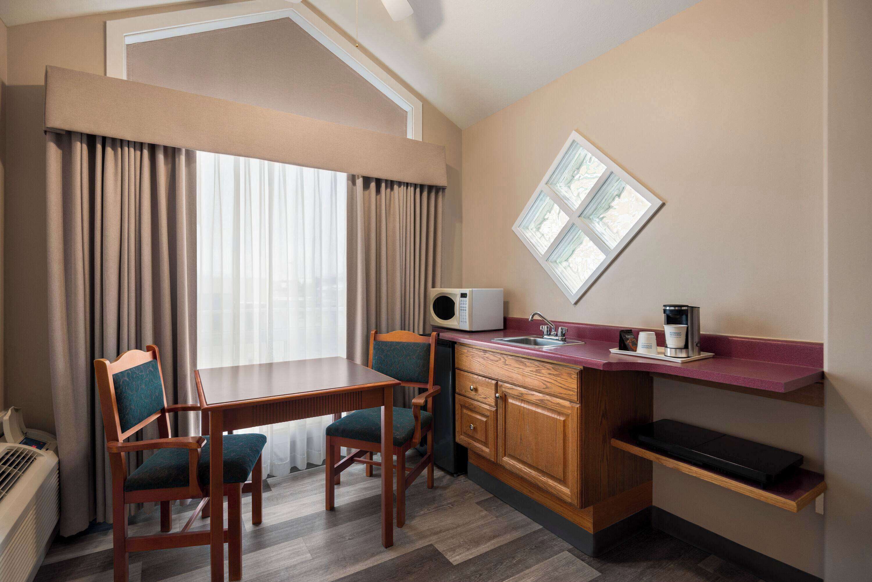 Suite, 2 camas Queen size, para no fumadores | Tabla de planchar con plancha y wifi gratis 