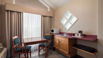 Suite, 2 camas Queen size, para no fumadores | Tabla de planchar con plancha y wifi gratis