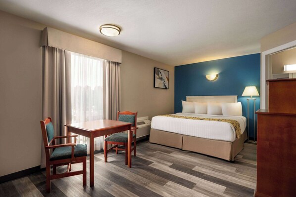 Suite, 1 Tempat Tidur King, Bebas Asap Rokok | Setrika/meja setrika dan Wi-Fi gratis