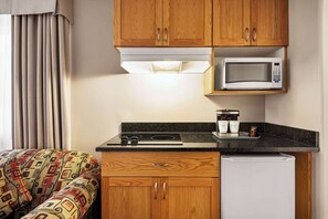Suite, 1 King Bed, Non Smoking | 1 bedroom, iron/ironing board, free WiFi