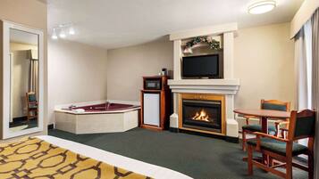 Deluxe Room, 1 Queen Bed, Non Smoking, Jetted Tub | Iron/ironing board, free WiFi