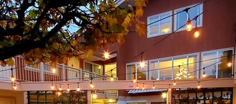 Econo Lodge Inn & Suites