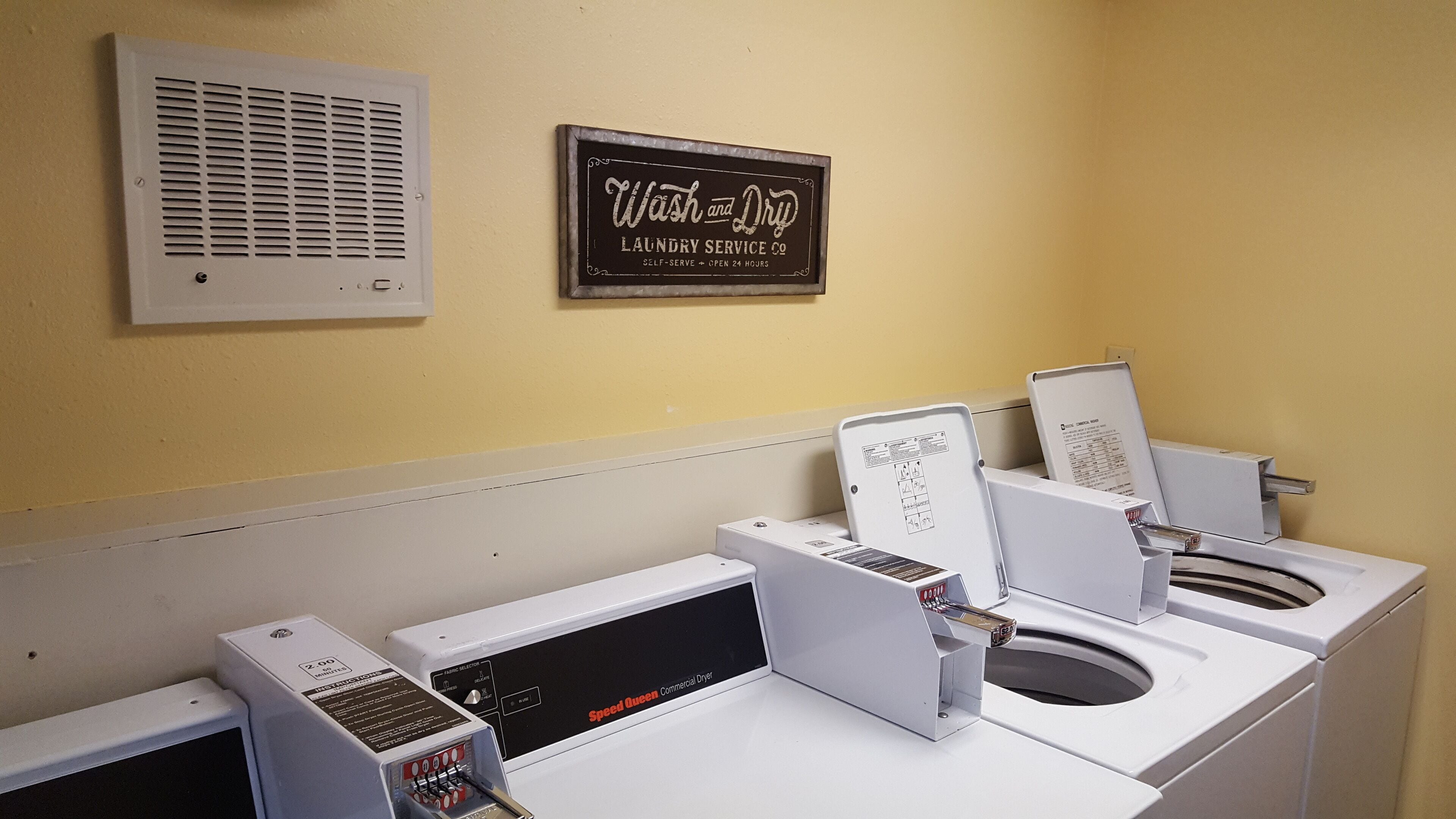 Photo - Econo Lodge Inn & Suites