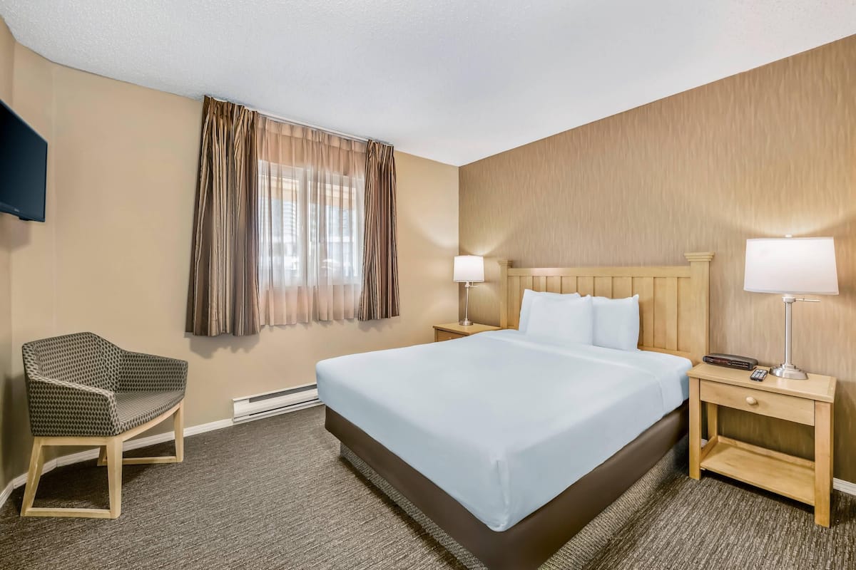 Premium bedding, desk, blackout drapes, iron/ironing board