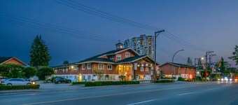 Econo Lodge Inn & Suites
