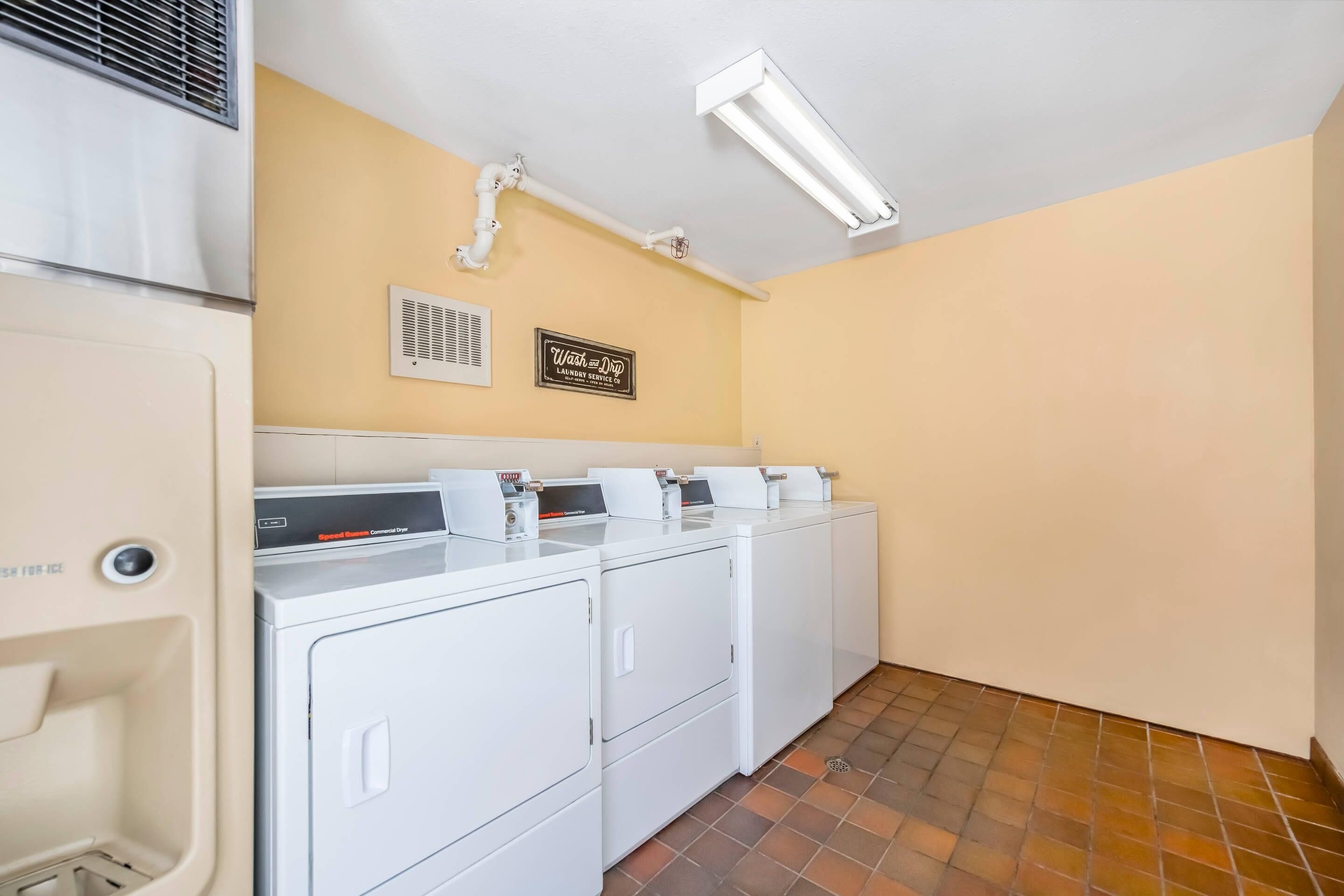 Photo - Econo Lodge Inn & Suites