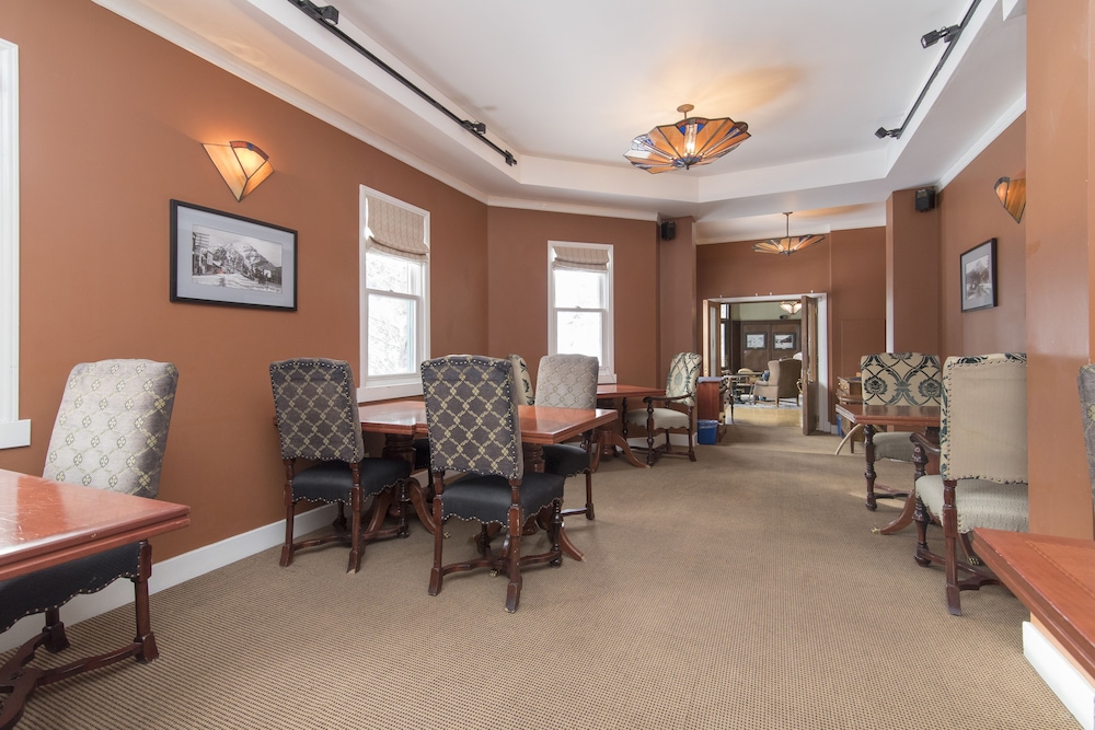 Deer Lodge by null