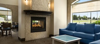 Days Inn & Suites by Wyndham Brandon