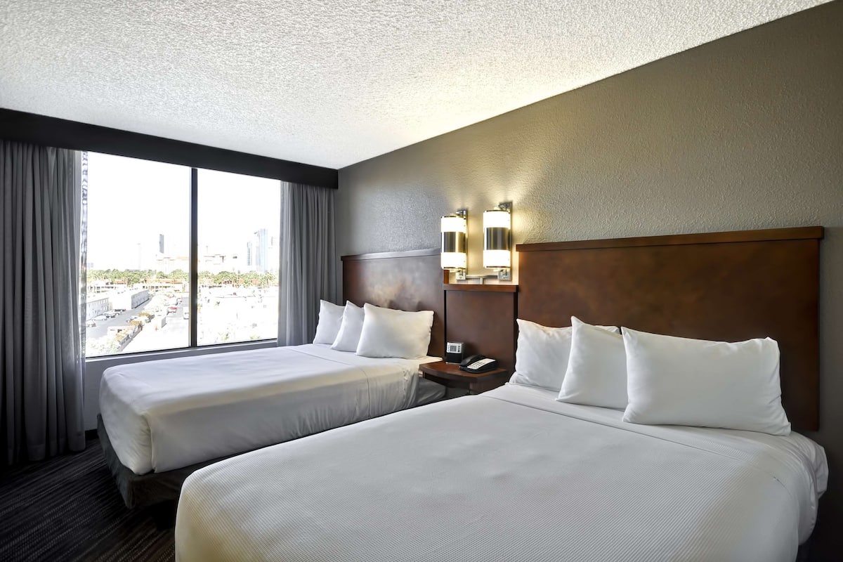 premium bedding, down duvets, in-room safe, desk
