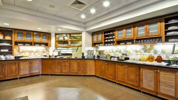 Sudah termasuk sarapan prasmanan setiap hari