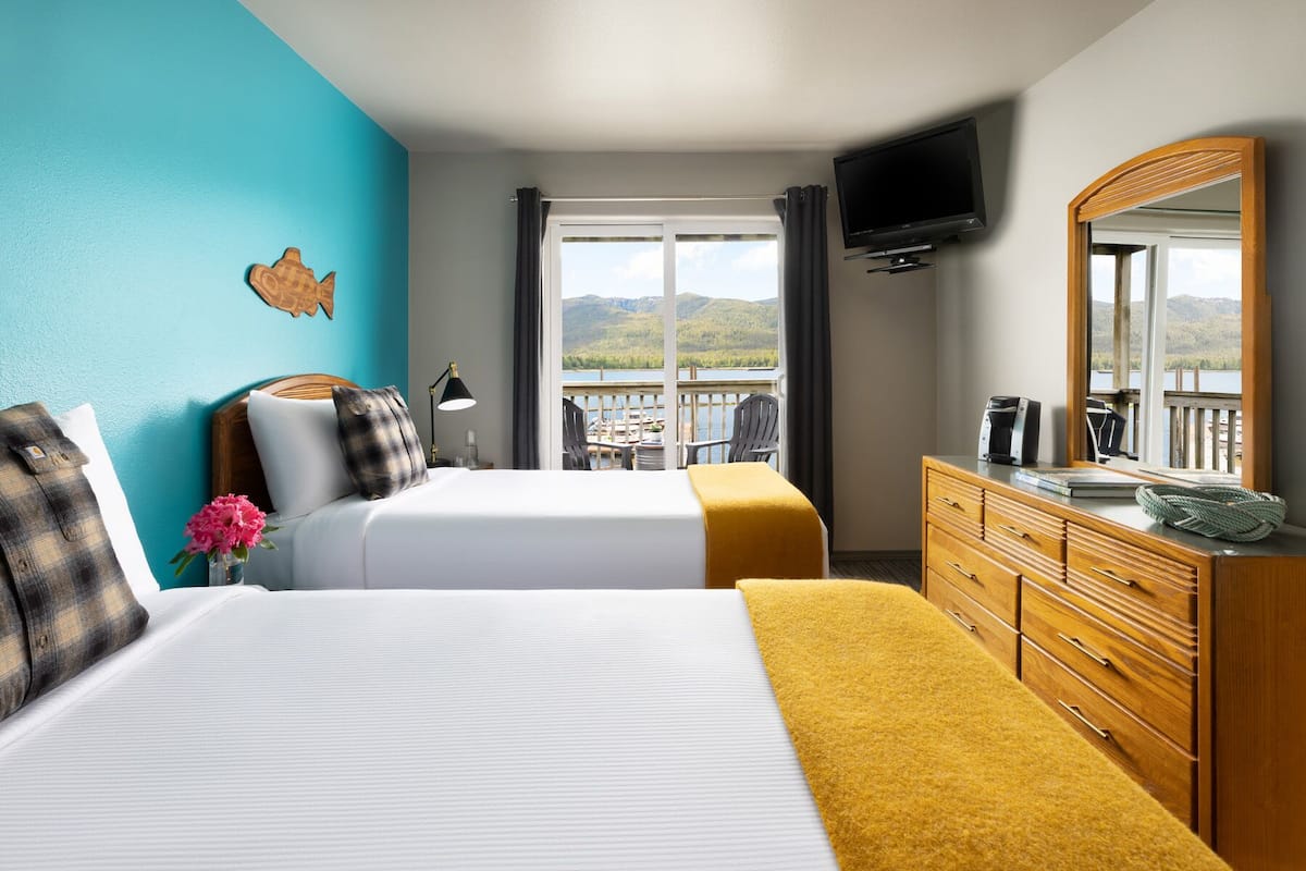 twin room | desk, iron/ironing board, free wifi, bed sheets