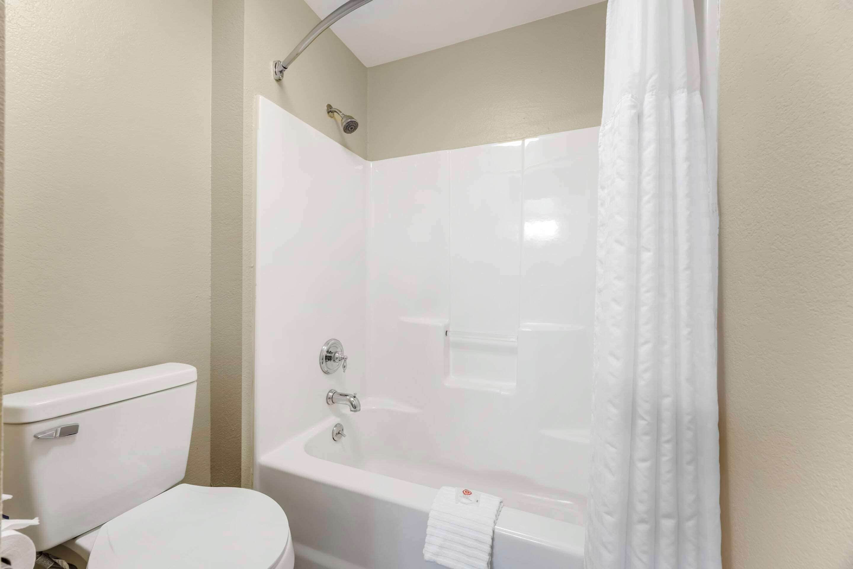 suite, multiple beds, accessible, non smoking | bathroom | combined shower/bathtub, free toiletries, hair dryer, towels