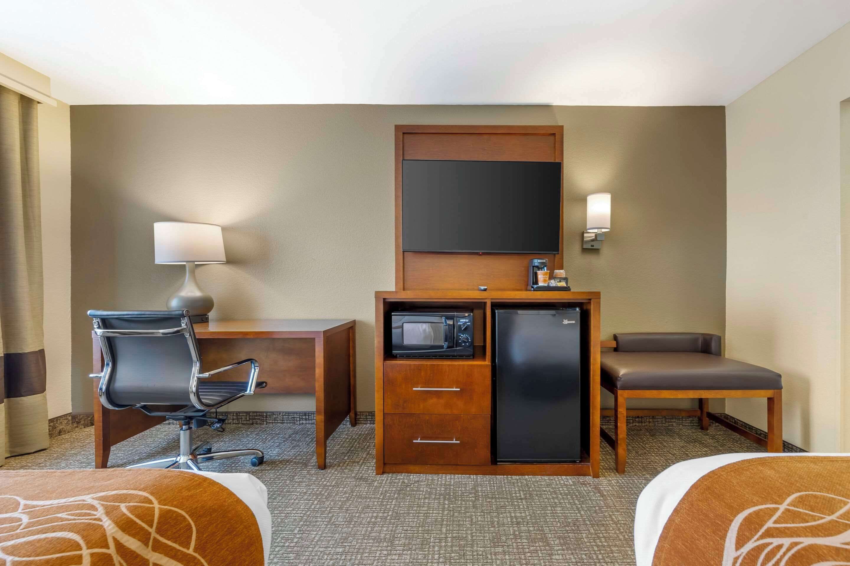 standard room, 2 double beds, non smoking | premium bedding, desk, blackout curtains, iron/ironing board