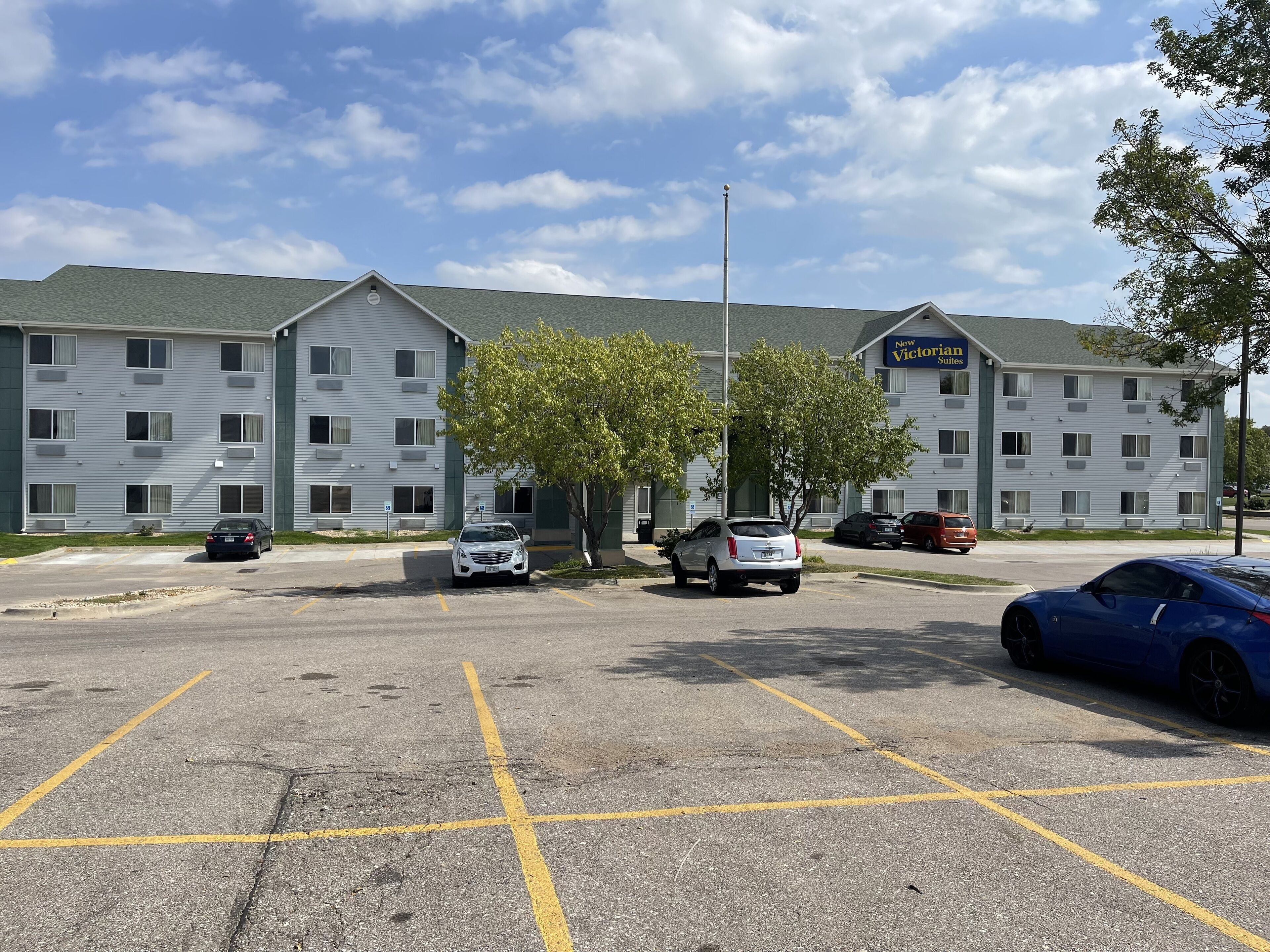 A multi-story hotel with a parking lot.