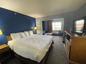 Rom – superior, 1 kingsize-seng med sovesofa | Skrivebord, skrivebord for bærbar PC og blendingsgardiner