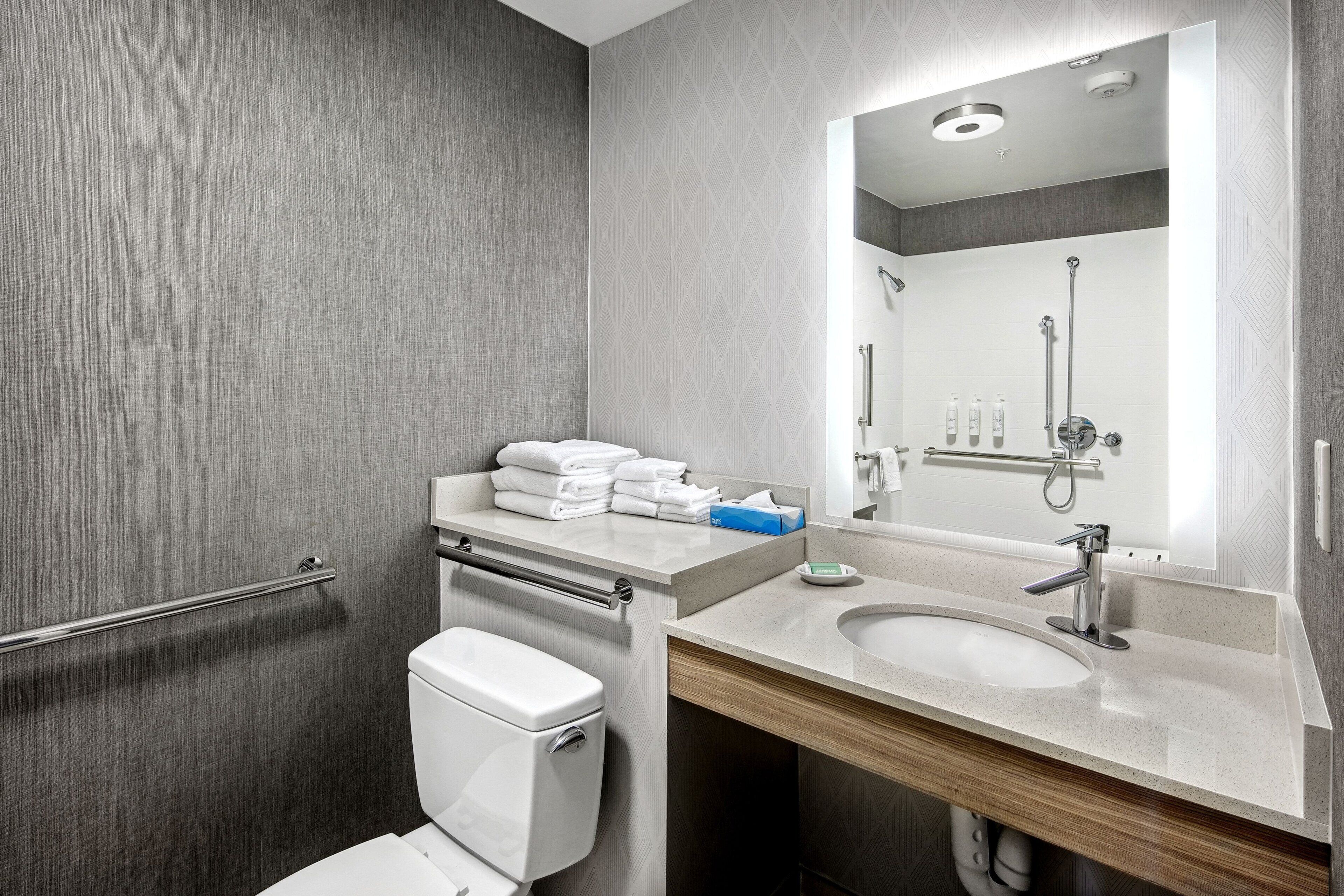 combined shower/bathtub, free toiletries, hair dryer, towels