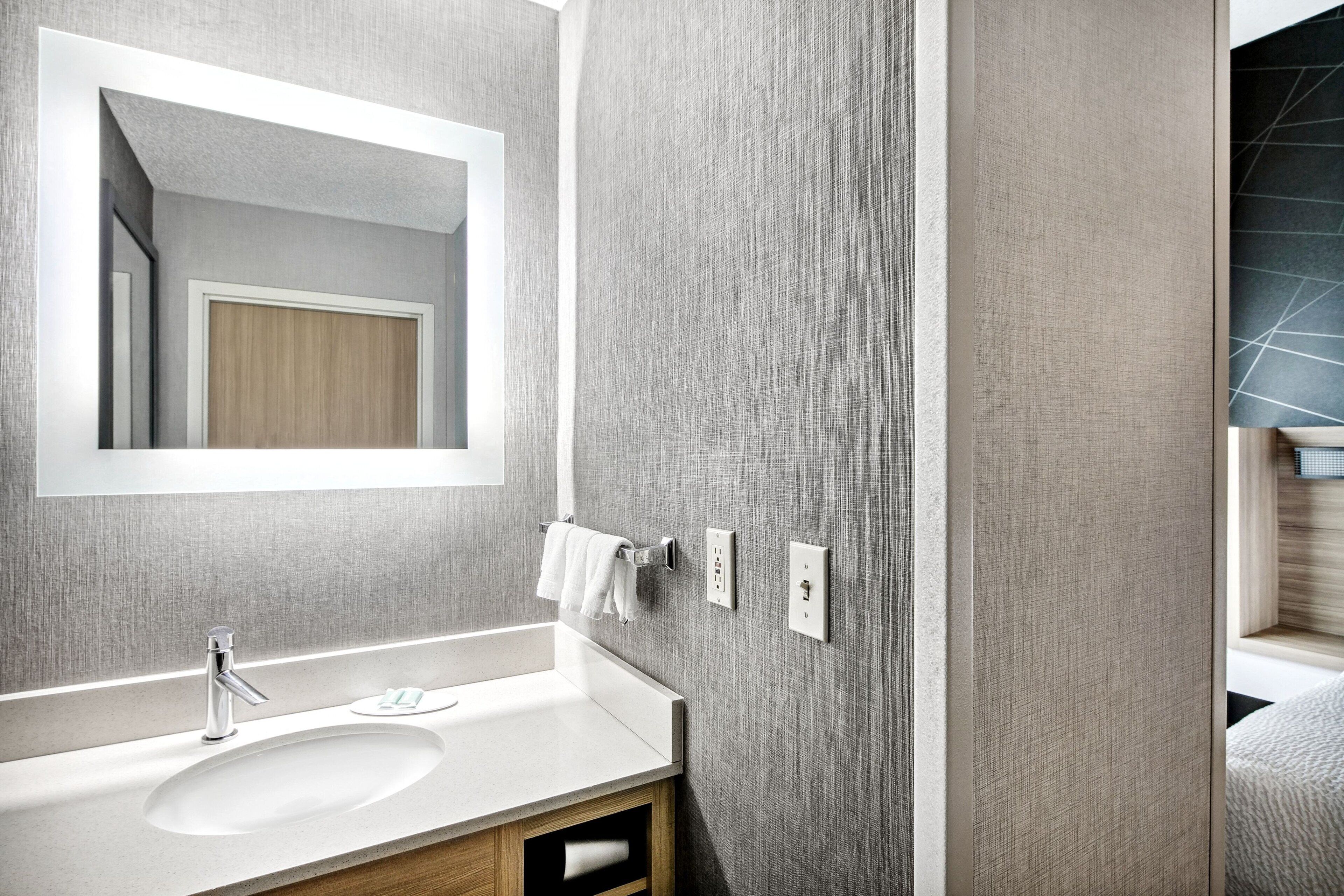 combined shower/bathtub, free toiletries, hair dryer, towels