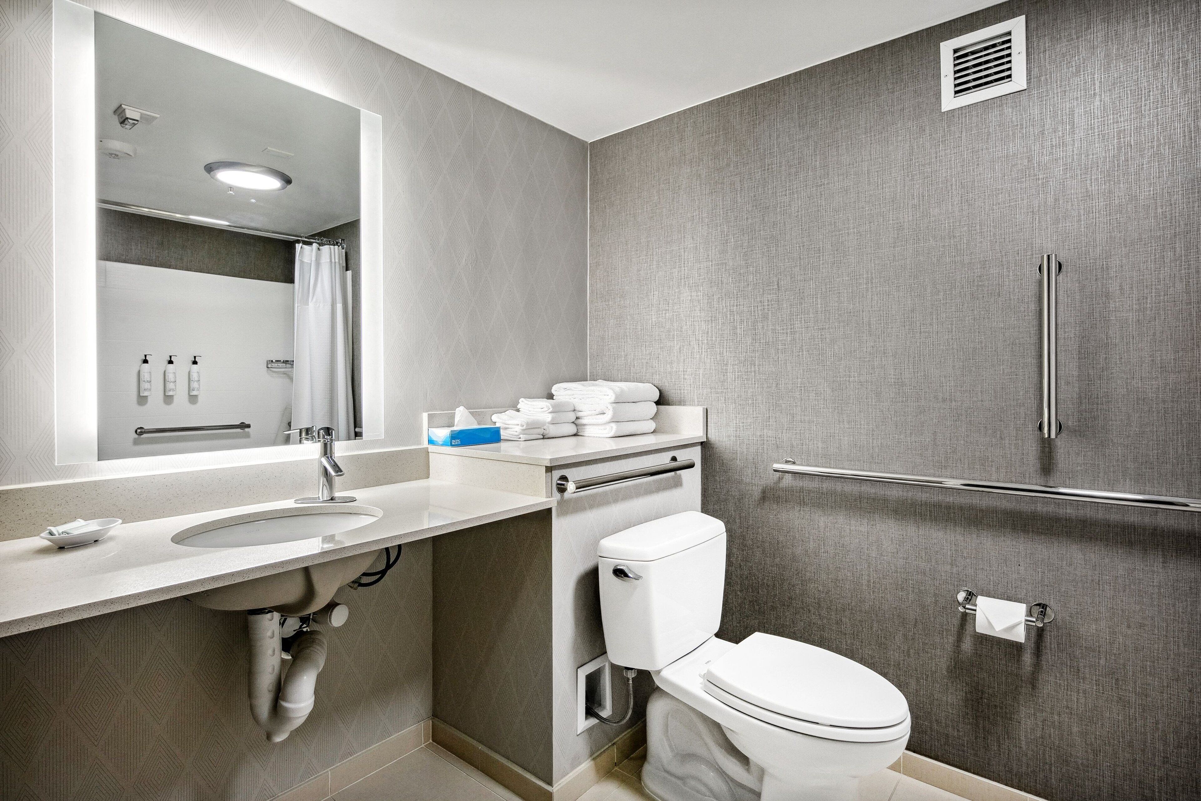 combined shower/bathtub, free toiletries, hair dryer, towels